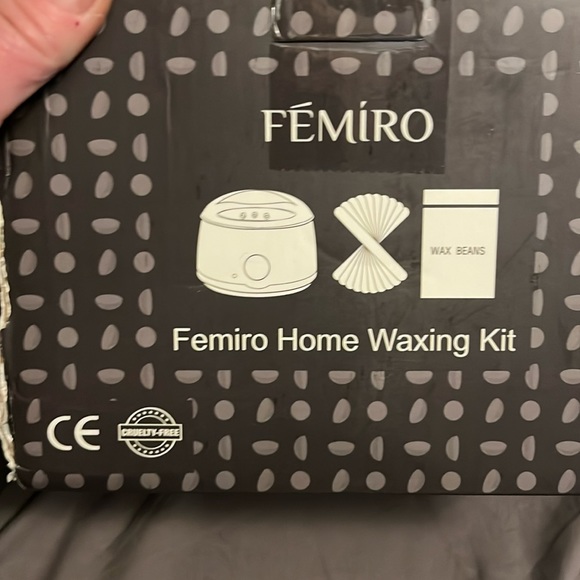 New in box Fémiro home waxing kit. 3 bags of wax beans. - Picture 1 of 4